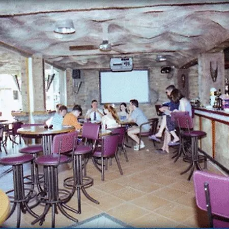 Nick's Ayía Nápa
